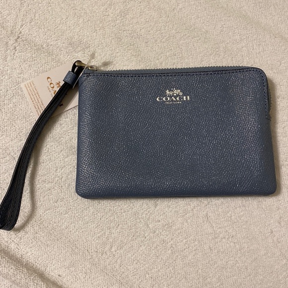 Coach Handbags - 🆕 COACH. Women’s wristlet.